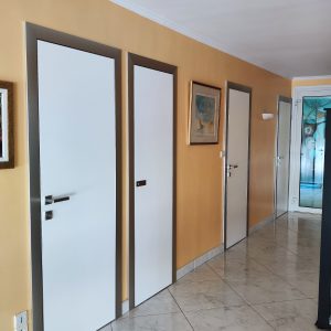 Porte Bisystem laqué blanc cadre et couvre joints inox
