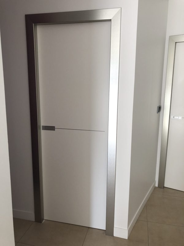 Réalisation de portes invisibles, verre et laqué blanc – Image 3