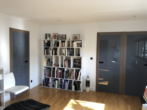Réalisation de portes invisibles, verre et laqué blanc