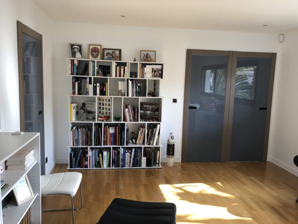 Réalisation de portes invisibles, verre et laqué blanc – Image 5