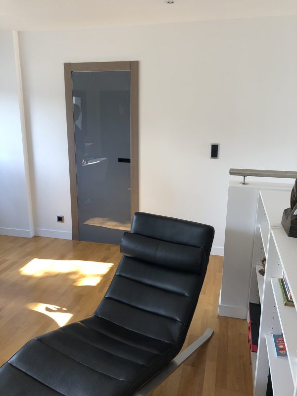 Réalisation de portes invisibles, verre et laqué blanc – Image 6
